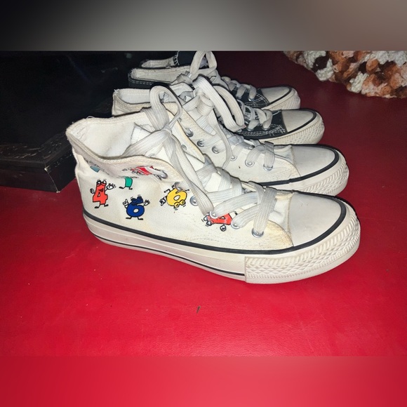 Two pairs of sneakers - Picture 3 of 6